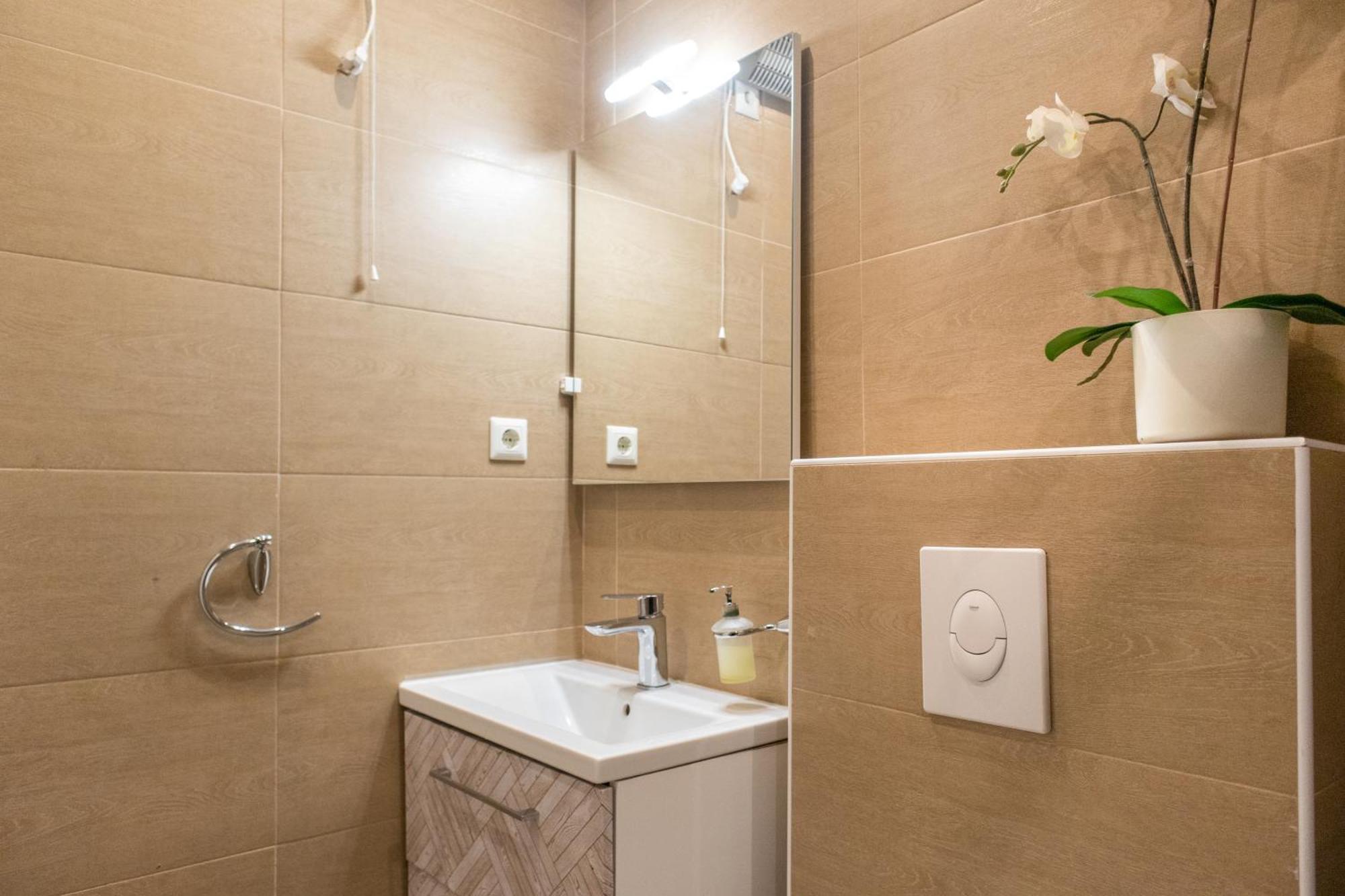 2 Spacious Apts For 6p, Only 7min To Stadthalle Apartment Wien